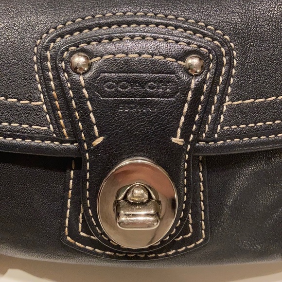 Coach Soho Legacy Turnlock Black Leather Wristlet - Picture 2 of 7